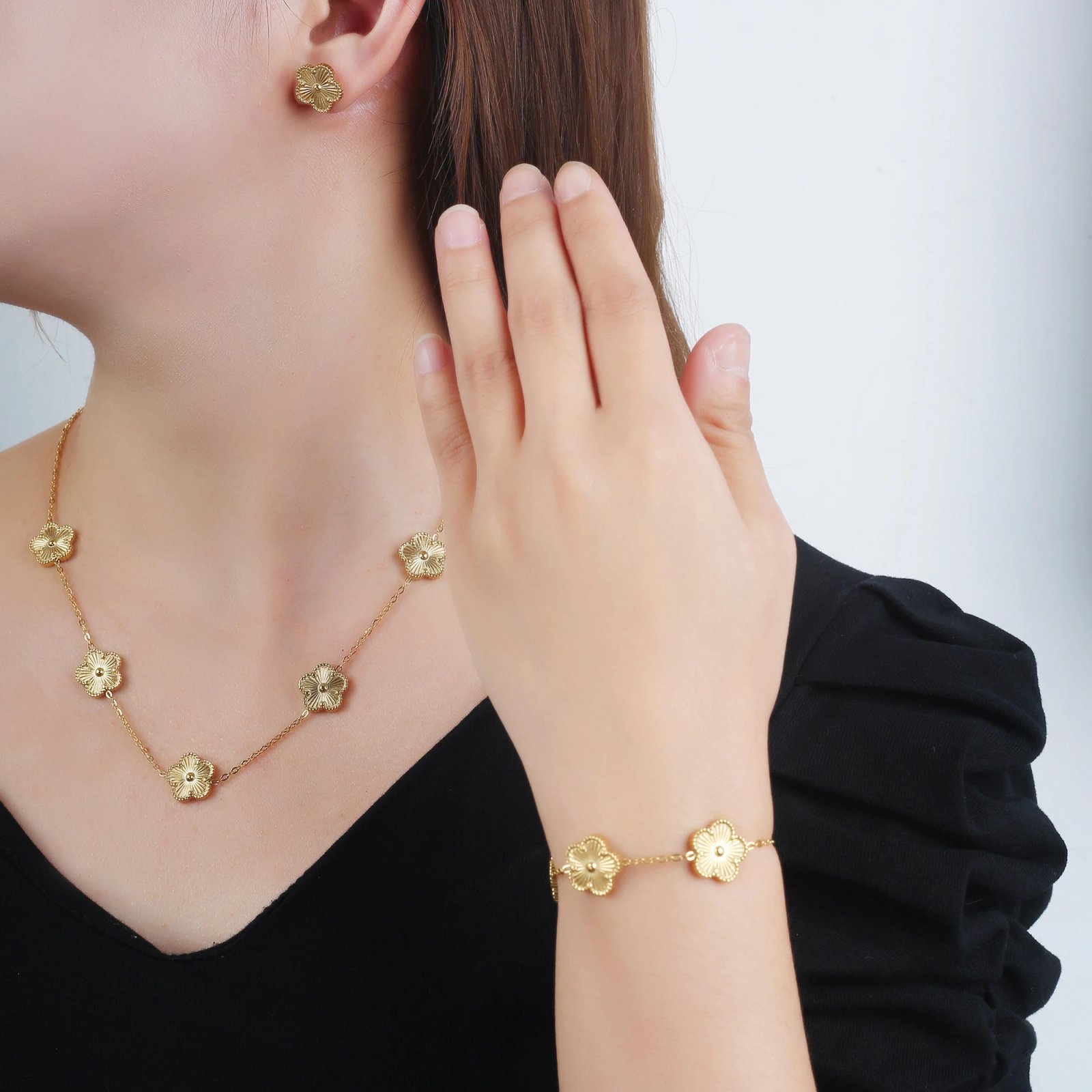 5-Leaf Clover Bracelet: A Lucky Charm