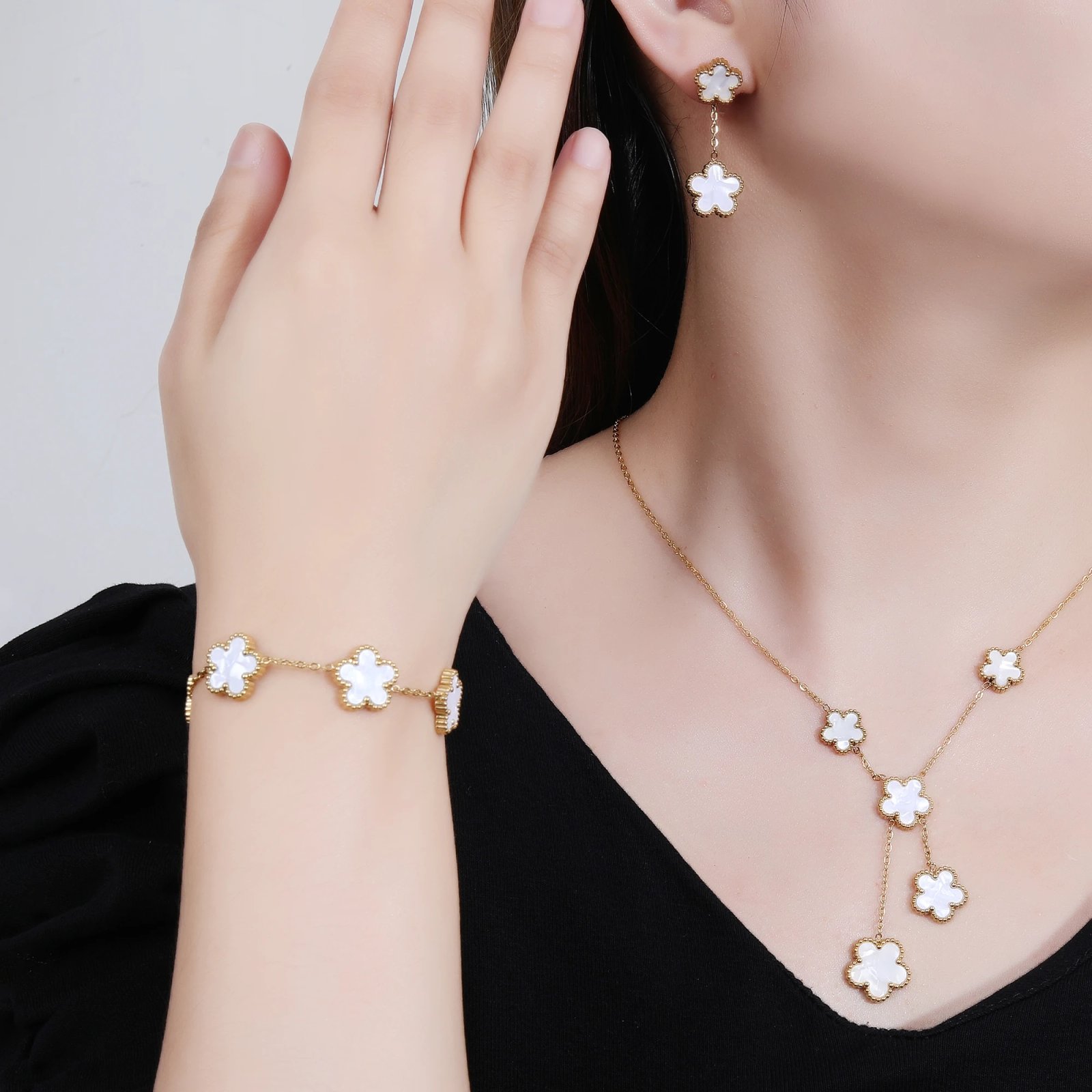 5-Leaf Clover Bracelet: A Lucky Charm