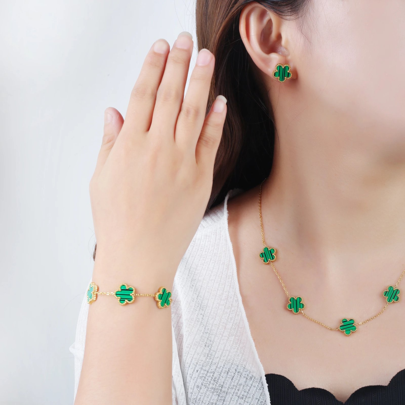 5-Leaf Clover Bracelet: A Lucky Charm